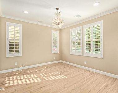 4322 S Gardenia Drive - Photo Thumbnail 4