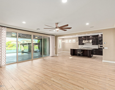 4322 S Gardenia Drive - Photo Thumbnail 7