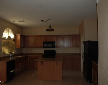 1637 E Aspen Avenue - Photo Thumbnail 2