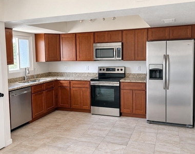 20826 E Pickett Street - Photo Thumbnail 6