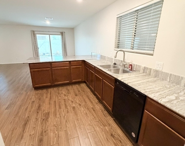 18293 N Clarence Lane - Photo Thumbnail 2