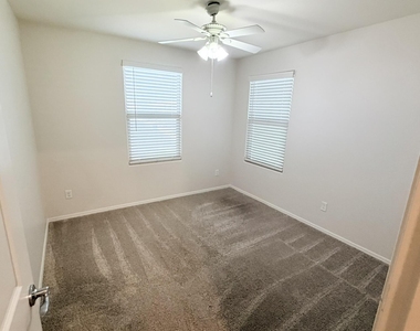 18293 N Clarence Lane - Photo Thumbnail 12