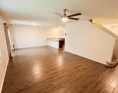 18293 N Clarence Lane - Photo Thumbnail 5
