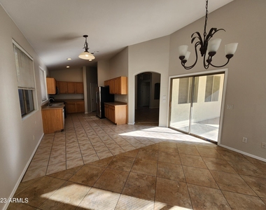 12547 W Glenrosa Drive - Photo Thumbnail 10