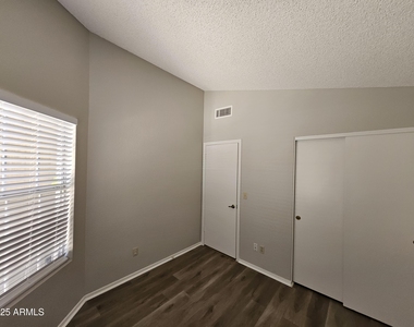 3040 E Bluefield Avenue - Photo Thumbnail 12
