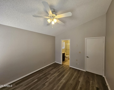 3040 E Bluefield Avenue - Photo Thumbnail 8