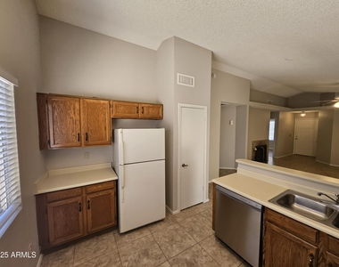 3040 E Bluefield Avenue - Photo Thumbnail 6