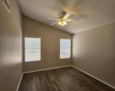 3040 E Bluefield Avenue - Photo Thumbnail 7