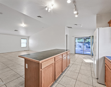 15110 N 140th Avenue - Photo Thumbnail 8