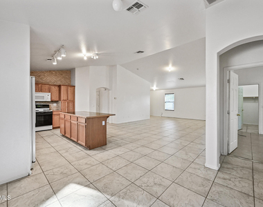 15110 N 140th Avenue - Photo Thumbnail 10
