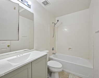 15110 N 140th Avenue - Photo Thumbnail 18
