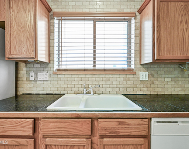 15110 N 140th Avenue - Photo Thumbnail 6