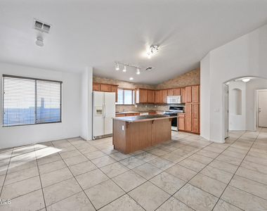 15110 N 140th Avenue - Photo Thumbnail 3