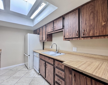 2511 E 5th Place - Photo Thumbnail 4