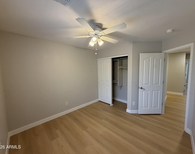 7819 S 22nd Lane - Photo Thumbnail 30