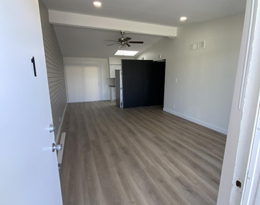 2614 N 46th Street - Photo Thumbnail 2