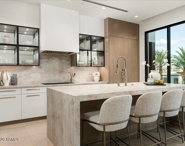 6587 N Palmeraie Boulevard - Photo Thumbnail 17