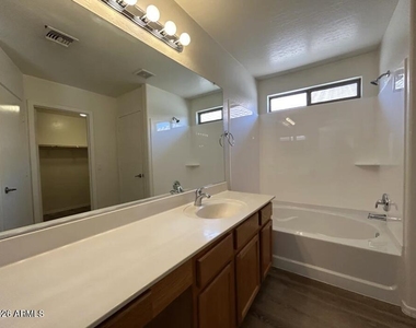 2122 S 114th Avenue - Photo Thumbnail 5