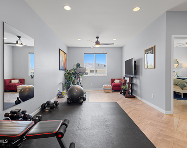 2319 W Darrow Street - Photo Thumbnail 18