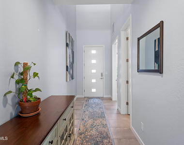2319 W Darrow Street - Photo Thumbnail 4
