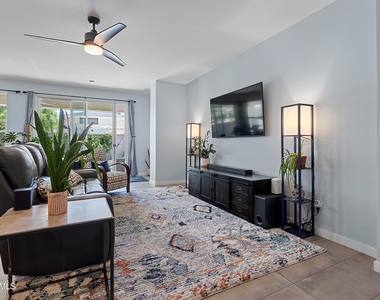 2319 W Darrow Street - Photo Thumbnail 9