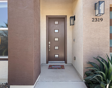 2319 W Darrow Street - Photo Thumbnail 3