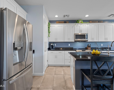 2319 W Darrow Street - Photo Thumbnail 5