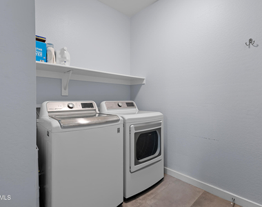 2319 W Darrow Street - Photo Thumbnail 26