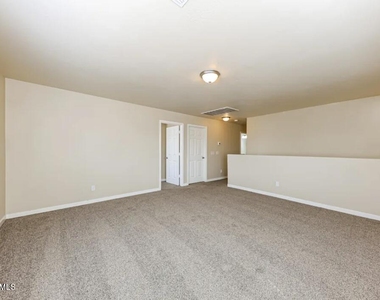 11967 W Holly Street - Photo Thumbnail 6