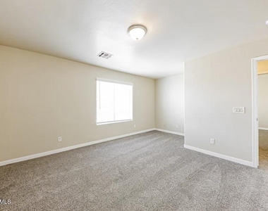 11967 W Holly Street - Photo Thumbnail 3