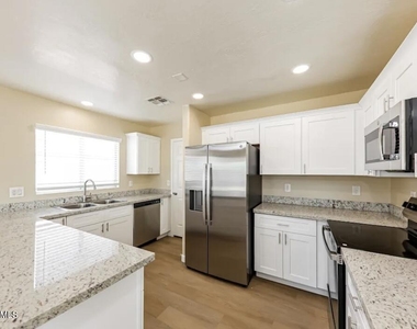 11967 W Holly Street - Photo Thumbnail 2