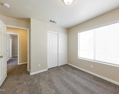 11967 W Holly Street - Photo Thumbnail 5