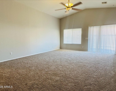 36556 W Velazquez Drive - Photo Thumbnail 15