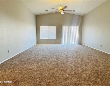 36556 W Velazquez Drive - Photo Thumbnail 7