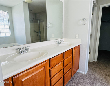 36556 W Velazquez Drive - Photo Thumbnail 10