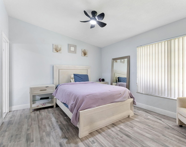 5380 Lakewood Circle S - Photo Thumbnail 15