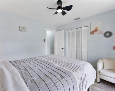 5380 Lakewood Circle S - Photo Thumbnail 21