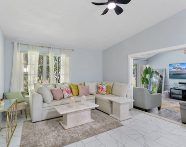 5380 Lakewood Circle S - Photo Thumbnail 6
