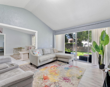 5380 Lakewood Circle S - Photo Thumbnail 2
