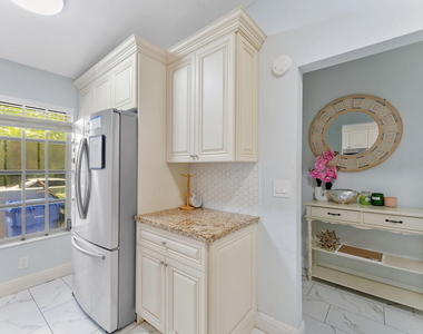 5380 Lakewood Circle S - Photo Thumbnail 11