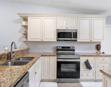 5380 Lakewood Circle S - Photo Thumbnail 8