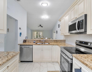 5380 Lakewood Circle S - Photo Thumbnail 12