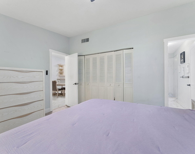 5380 Lakewood Circle S - Photo Thumbnail 17