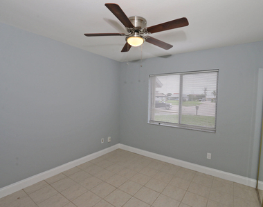 400 Sw Ruffner Court - Photo Thumbnail 11
