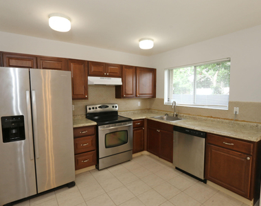 400 Sw Ruffner Court - Photo Thumbnail 2