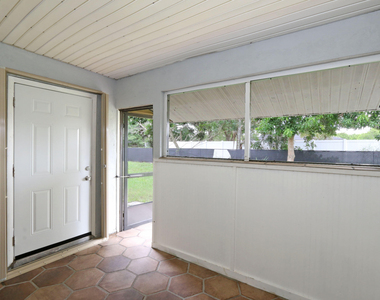400 Sw Ruffner Court - Photo Thumbnail 5