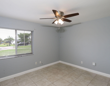 400 Sw Ruffner Court - Photo Thumbnail 12