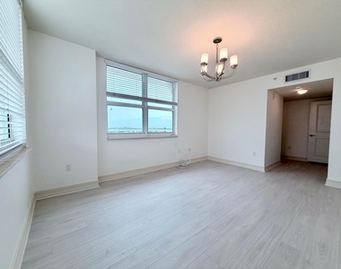 99 Se Mizner Boulevard - Photo Thumbnail 16