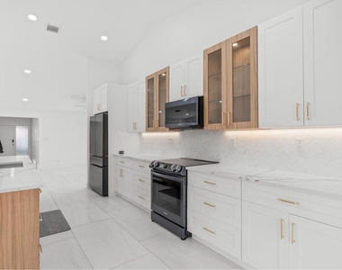 21326 Campo Allegro Drive - Photo Thumbnail 9