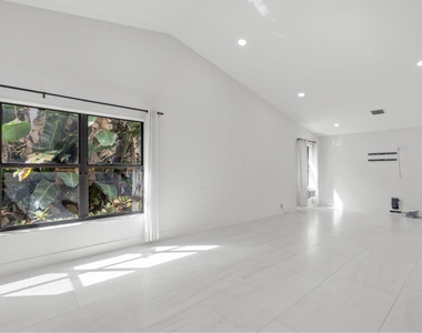 21326 Campo Allegro Drive - Photo Thumbnail 11